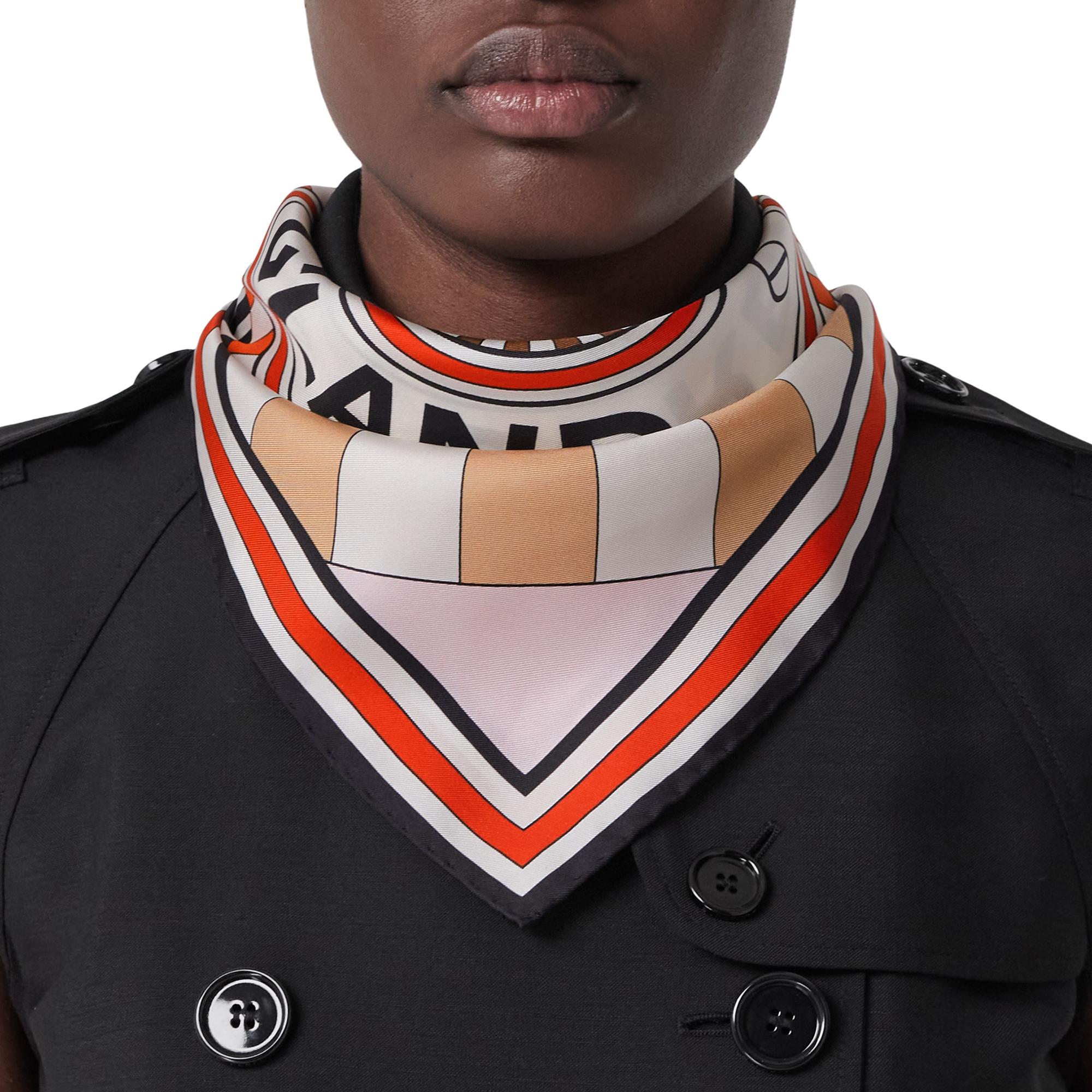 타일 프린트 실크 스퀘어 스카프