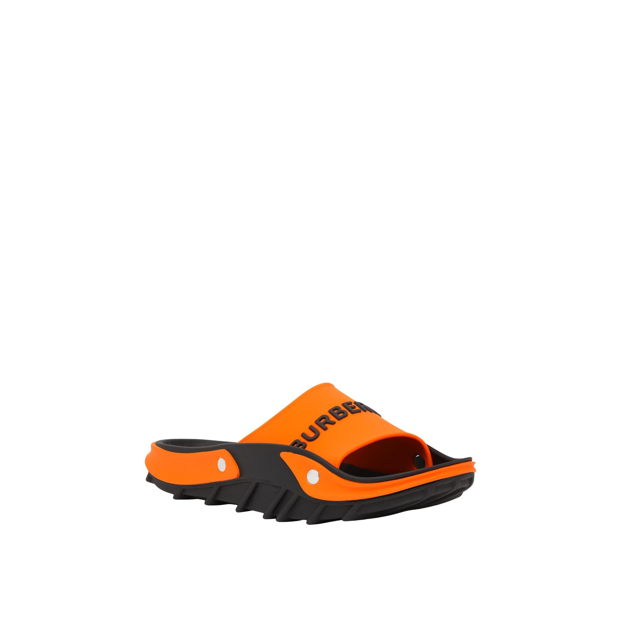 투톤 로고 패널 디테일 슬라이드