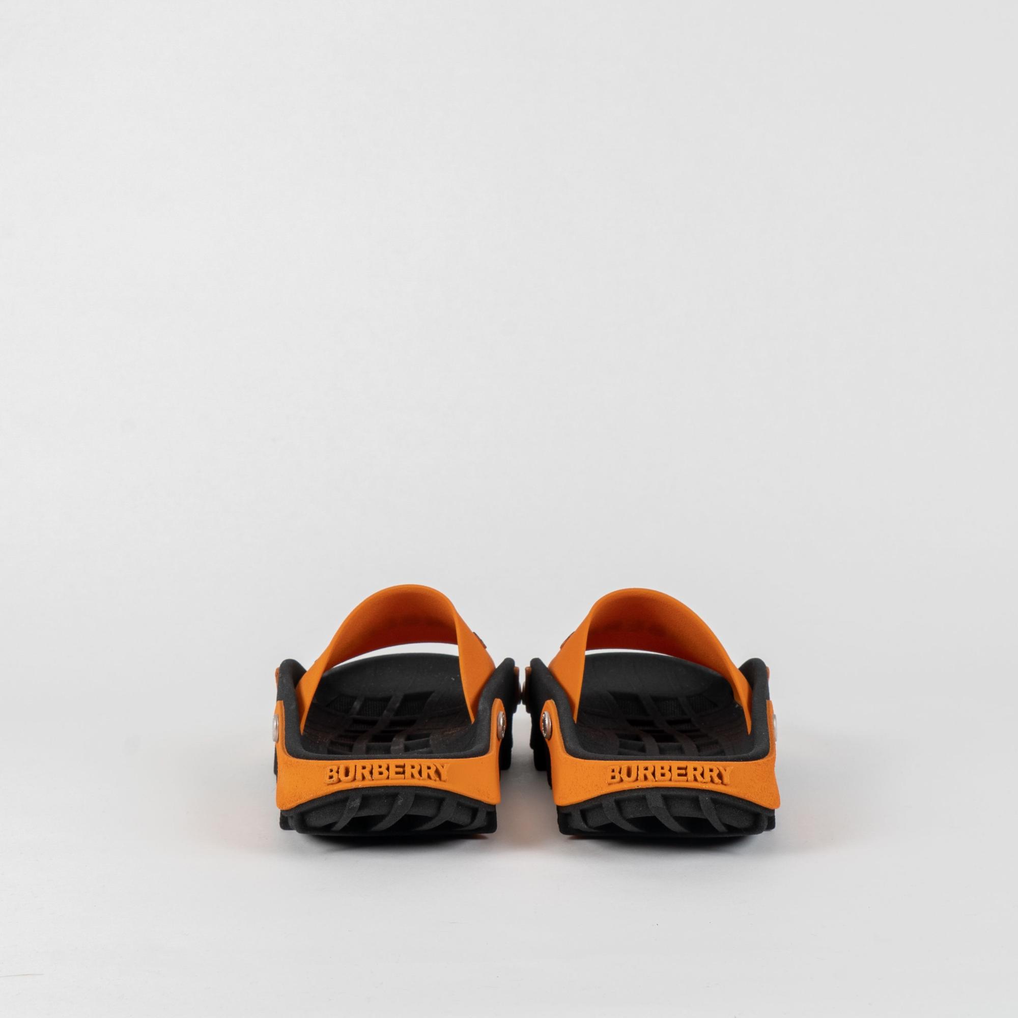 투톤 로고 패널 디테일 슬라이드