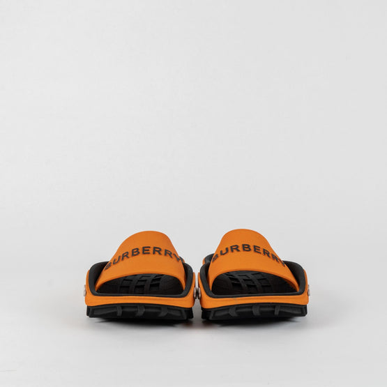 투톤 로고 패널 디테일 슬라이드