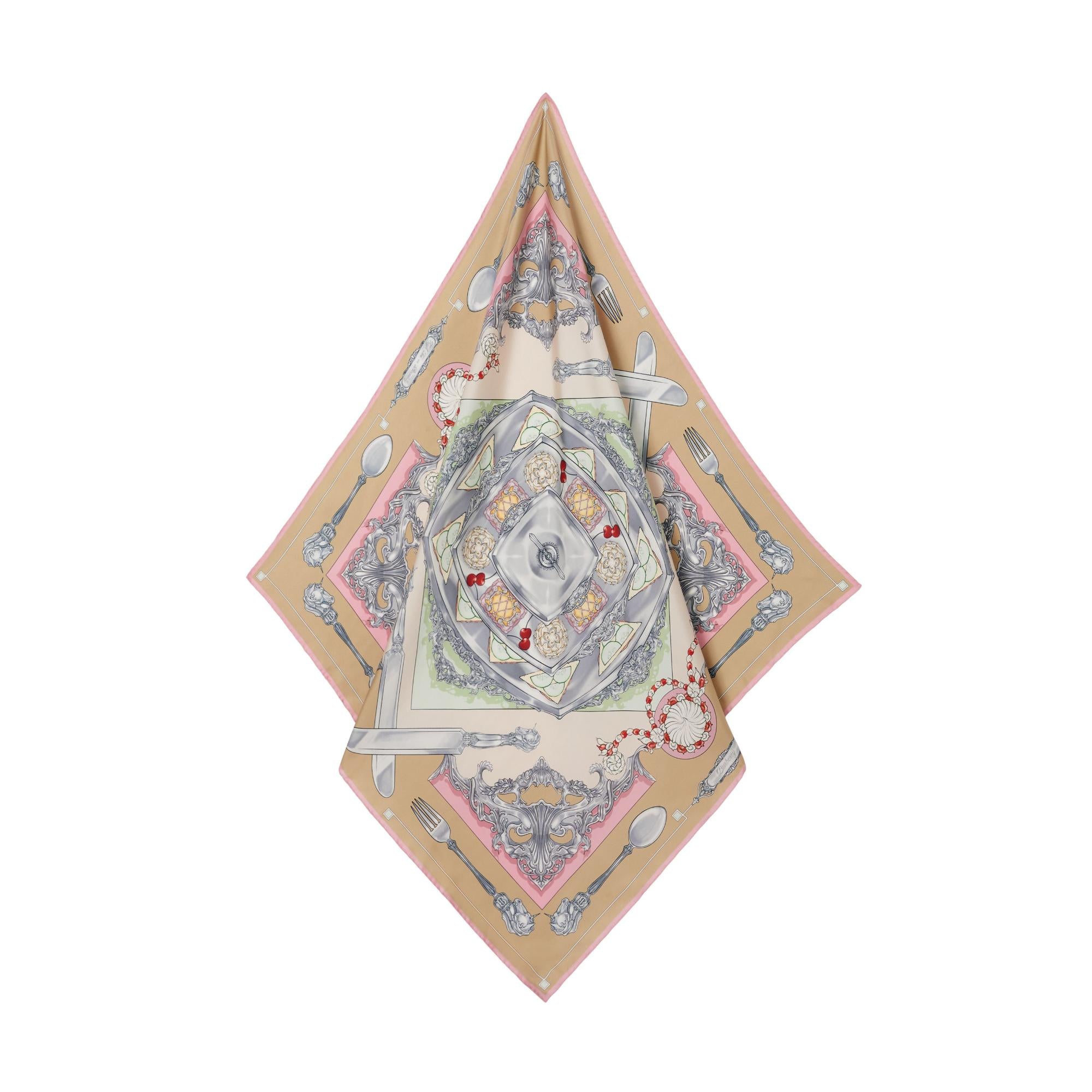 실버웨어 프린트 실크 스퀘어 스카프