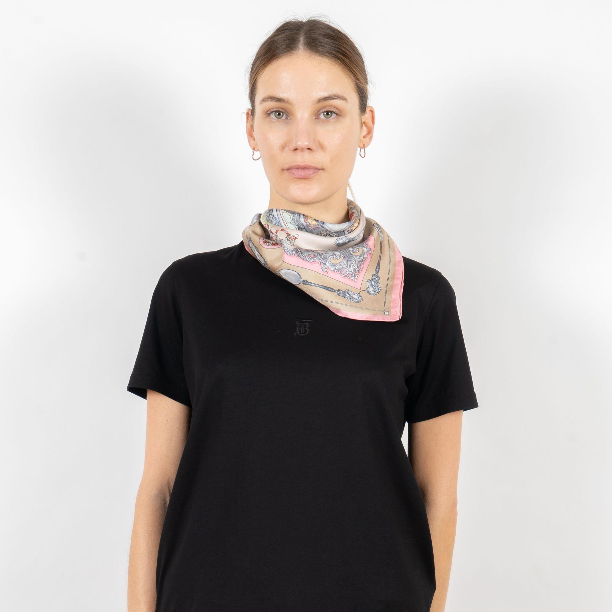 실버웨어 프린트 실크 스퀘어 스카프