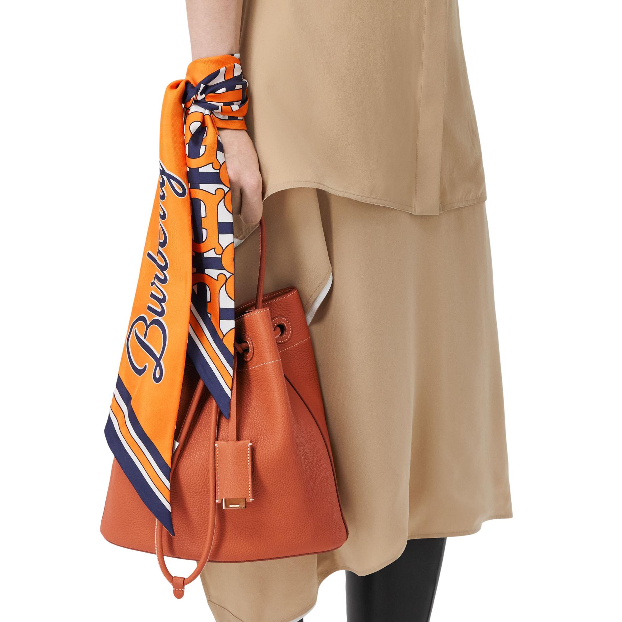 몽타주 프린트 실크 스키니 스카프