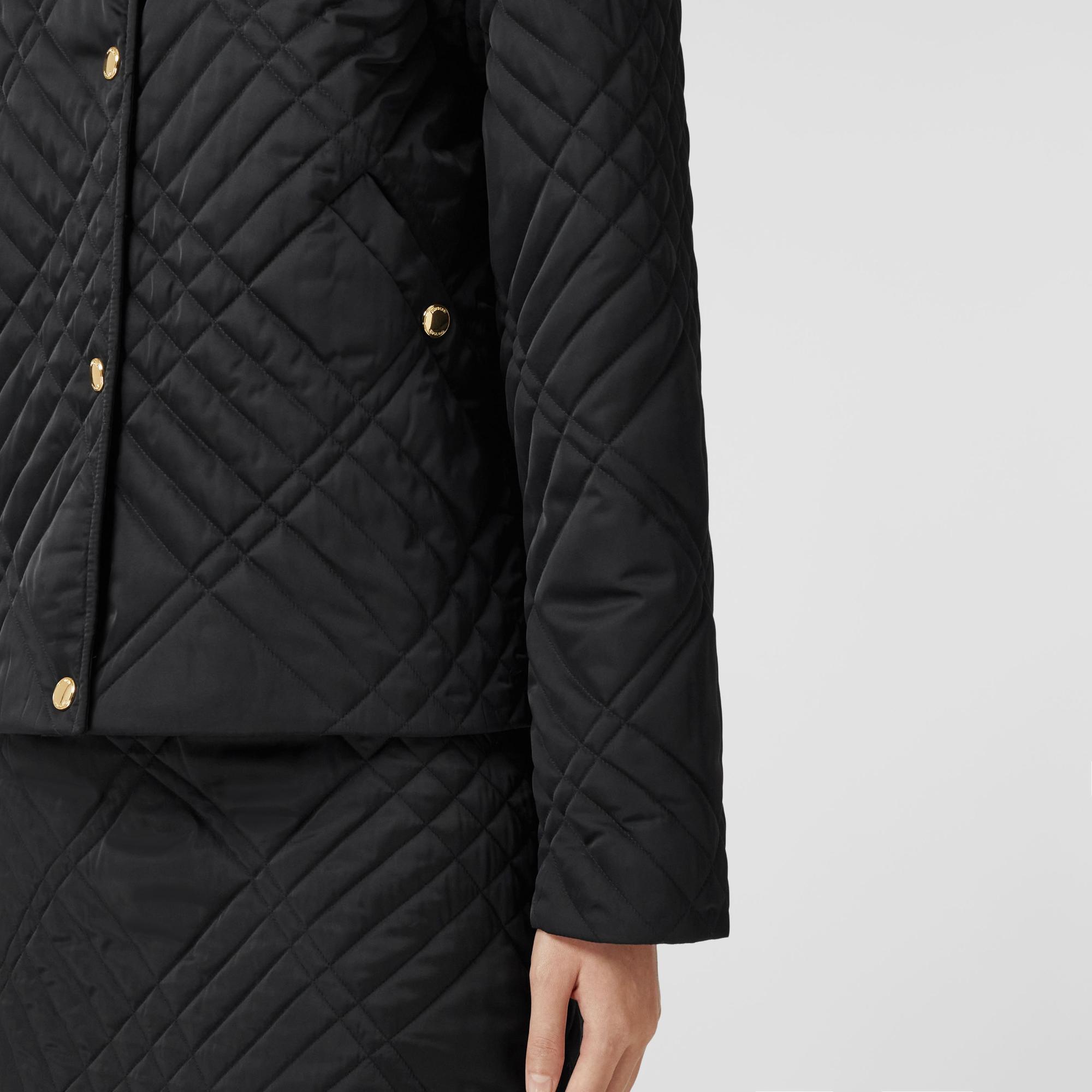 로고 디테일 라이트 퀼팅 재킷