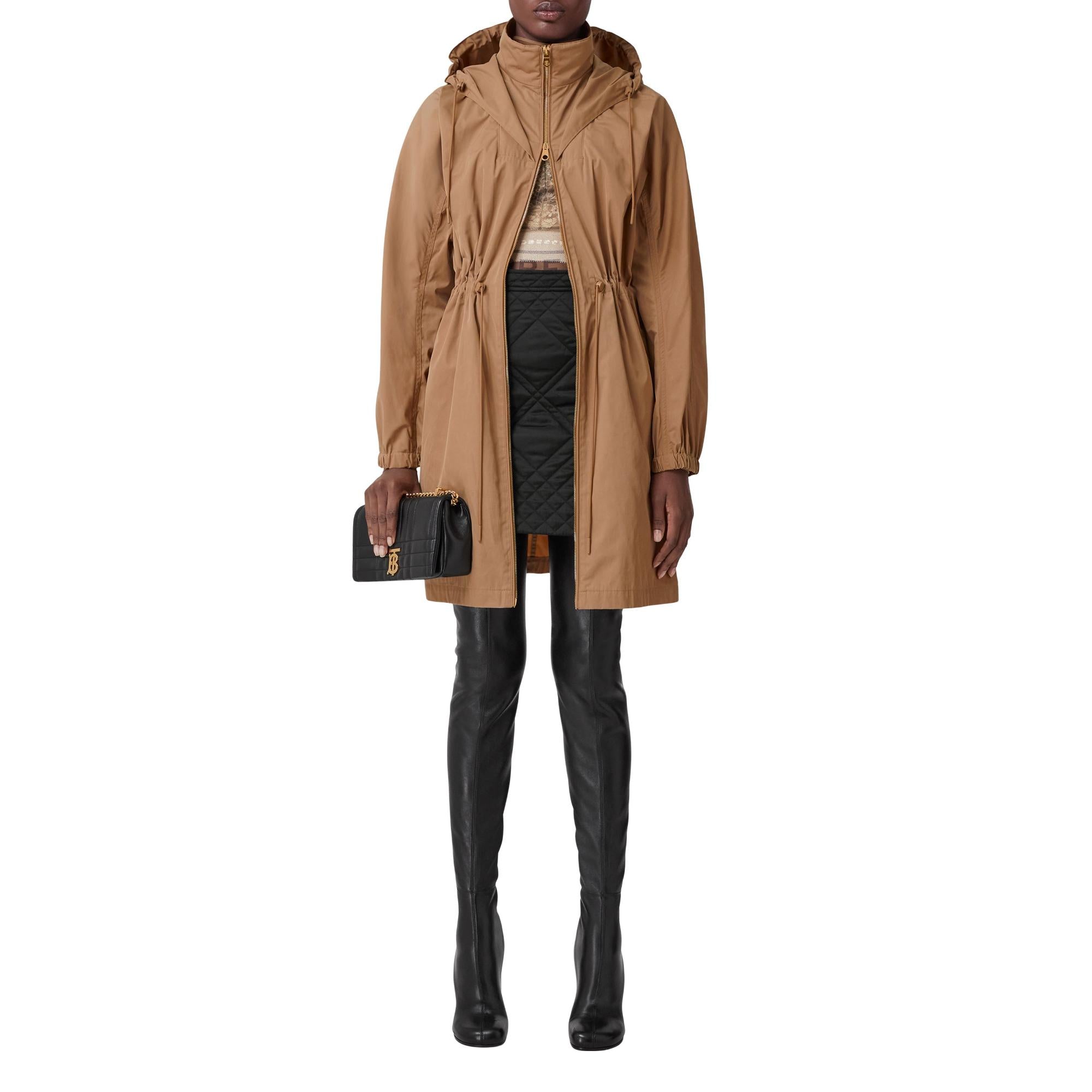 로고 디테일 후드 파카