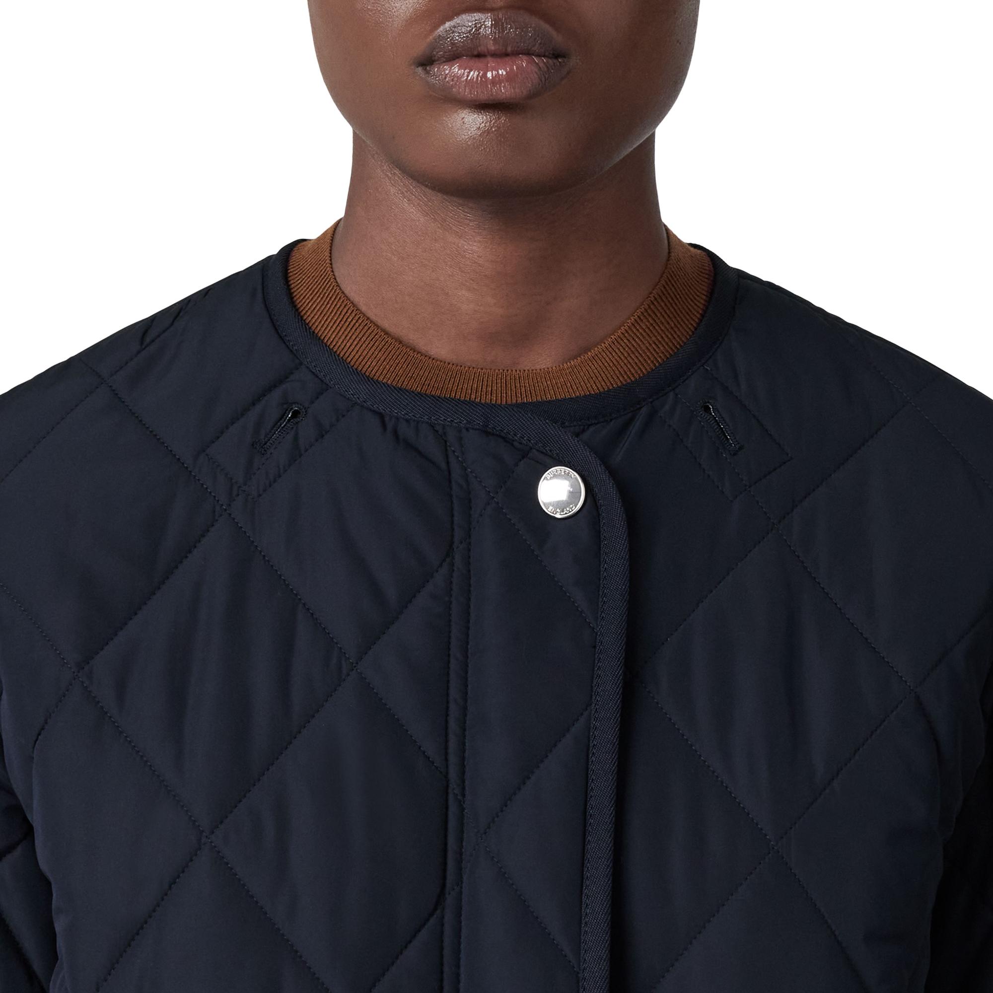 디태처블 후드 다이아몬드 퀼팅 코트