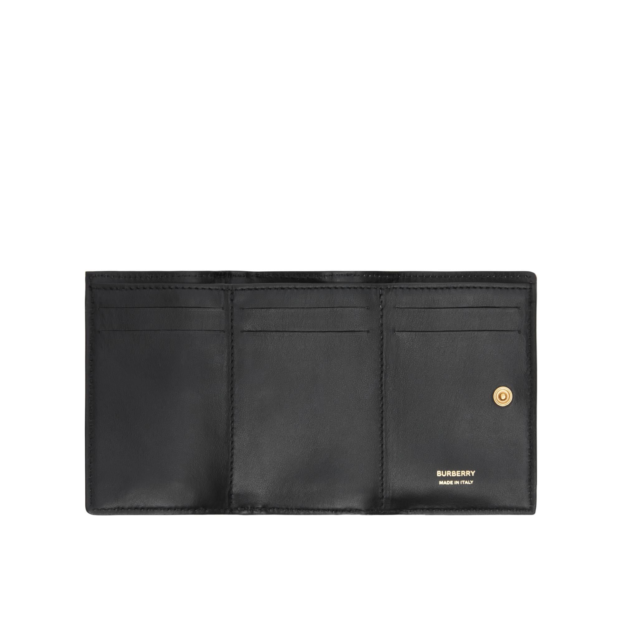 실용성이 가미된 여성 지갑