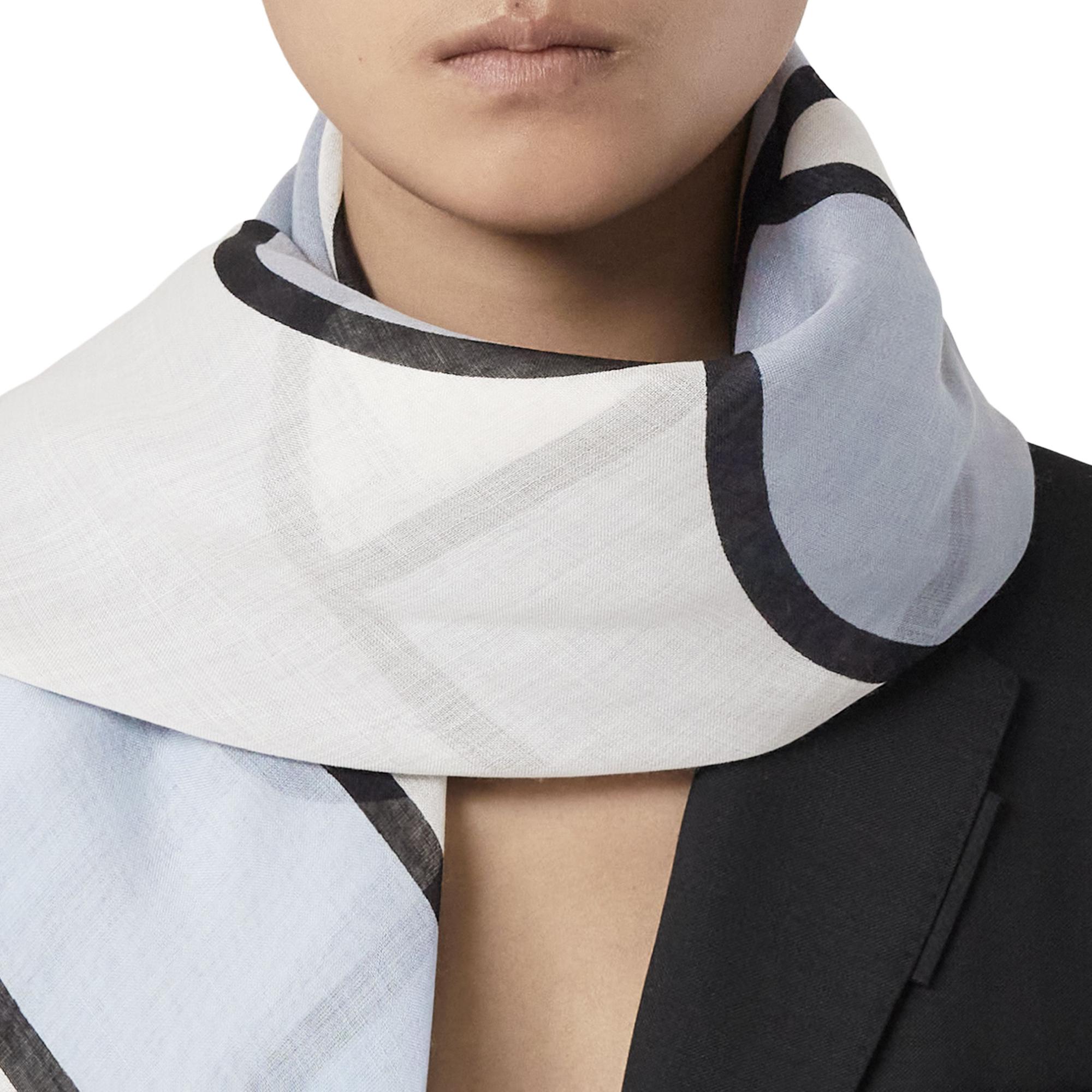 몽타주 프린트 울 실크 라지 스퀘어 스카프