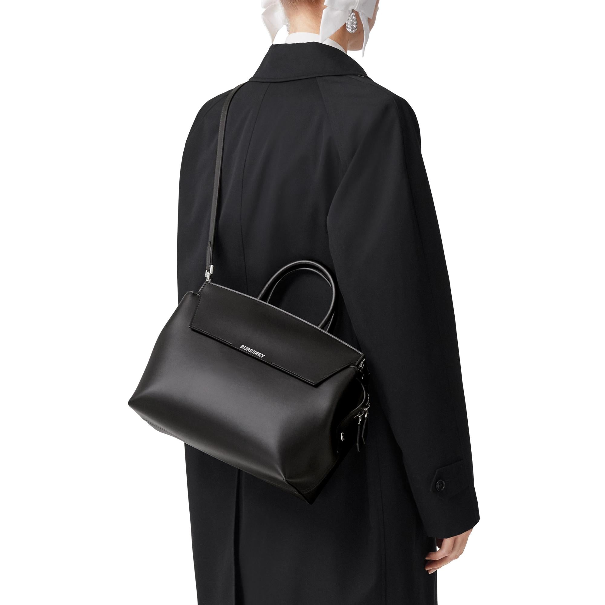 레더 미디엄 캐서린 백