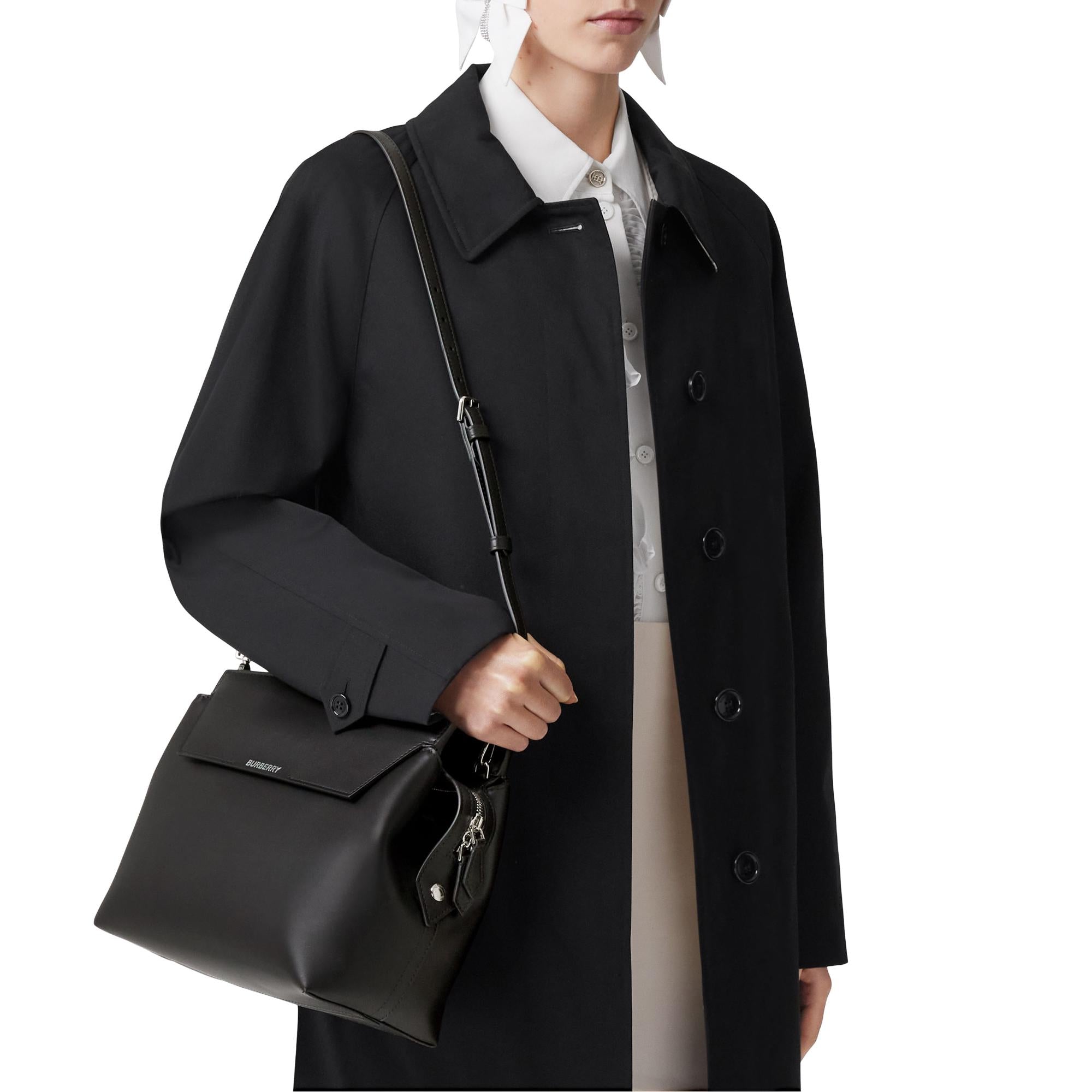 레더 미디엄 캐서린 백