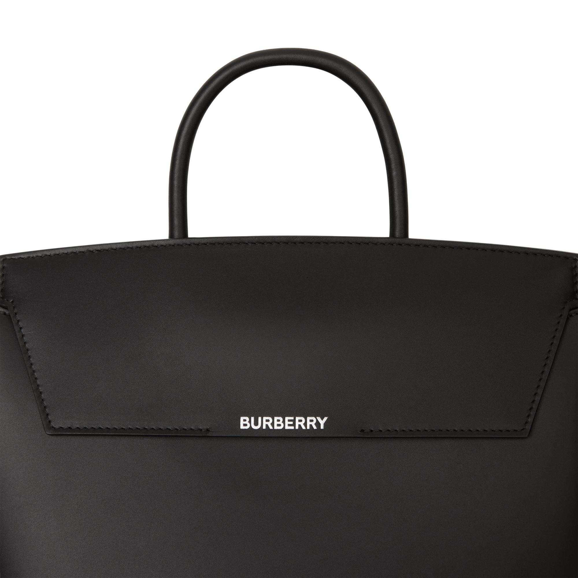 레더 미디엄 캐서린 백