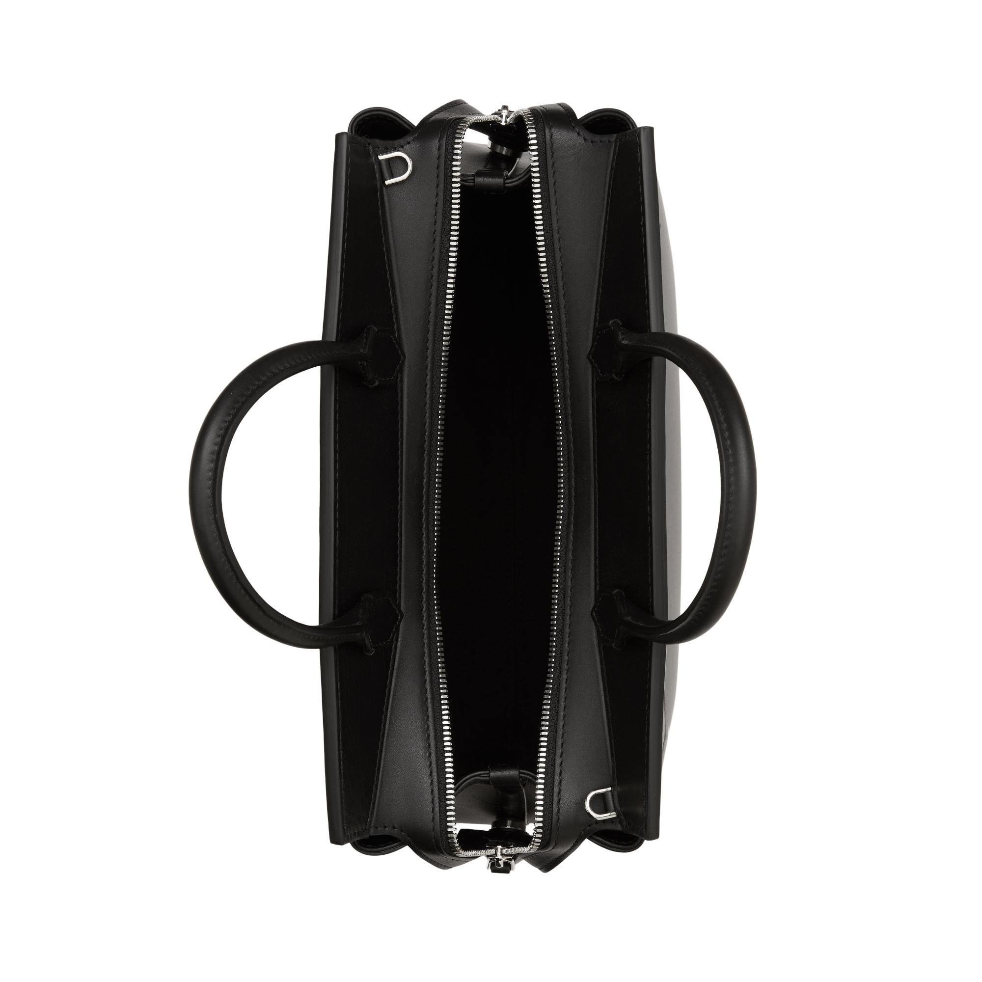 레더 미디엄 캐서린 백