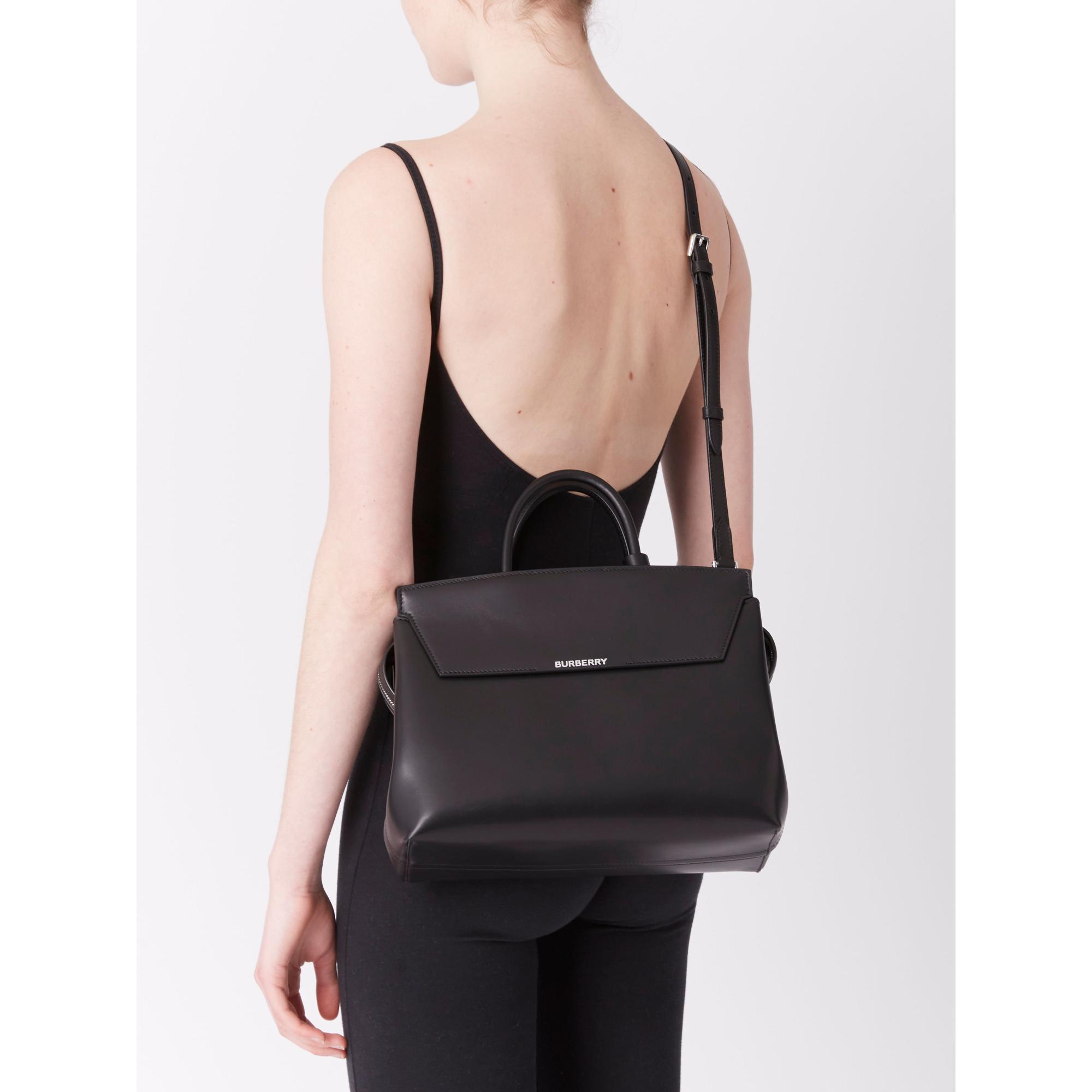 레더 미디엄 캐서린 백