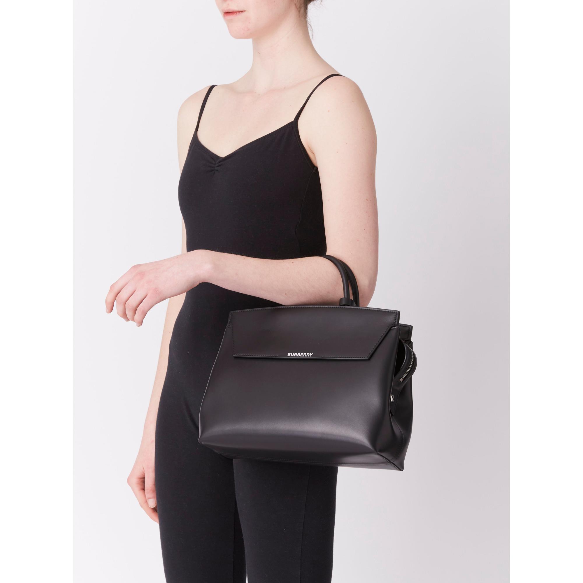 레더 미디엄 캐서린 백