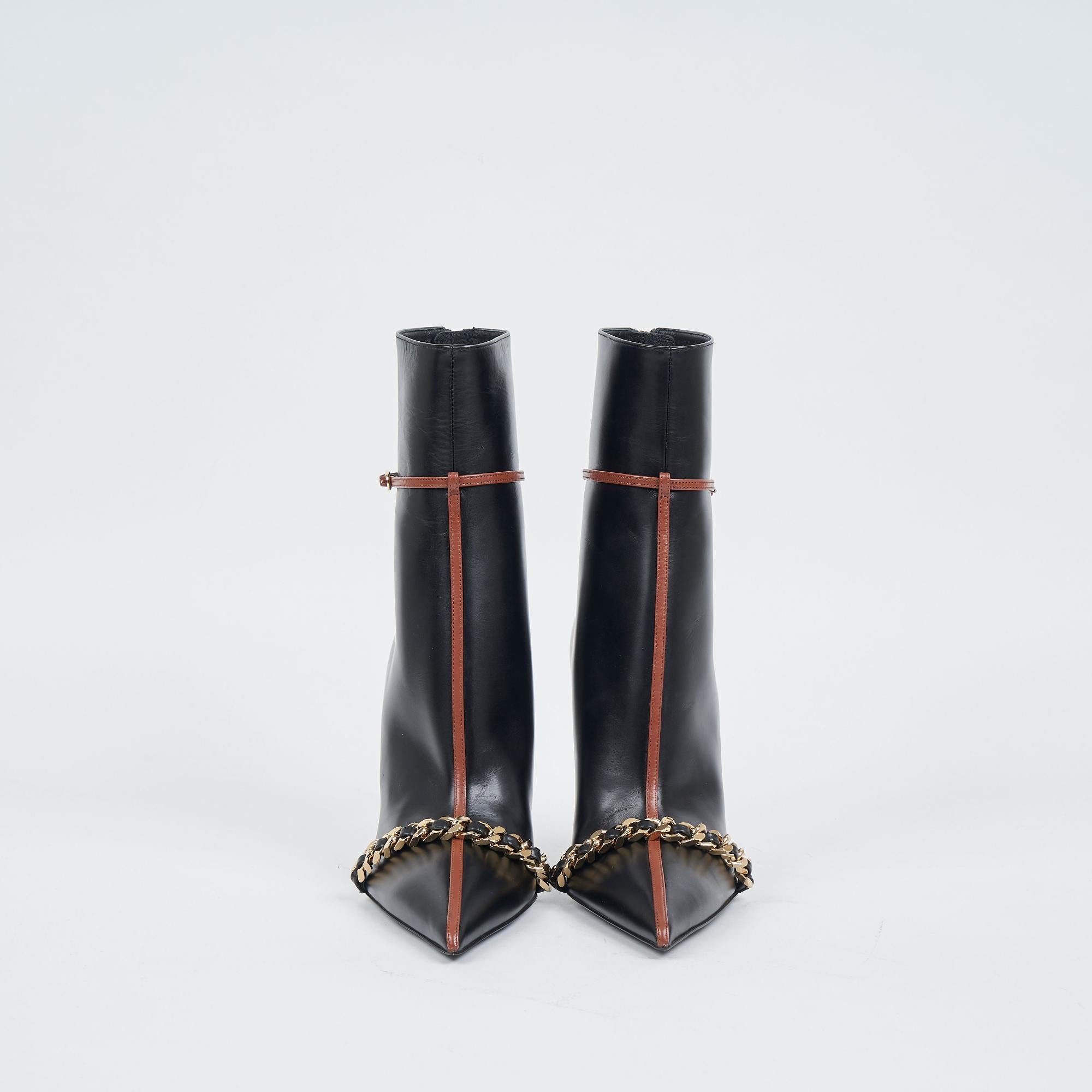 체인 트리밍 레더 포인트 토 부츠