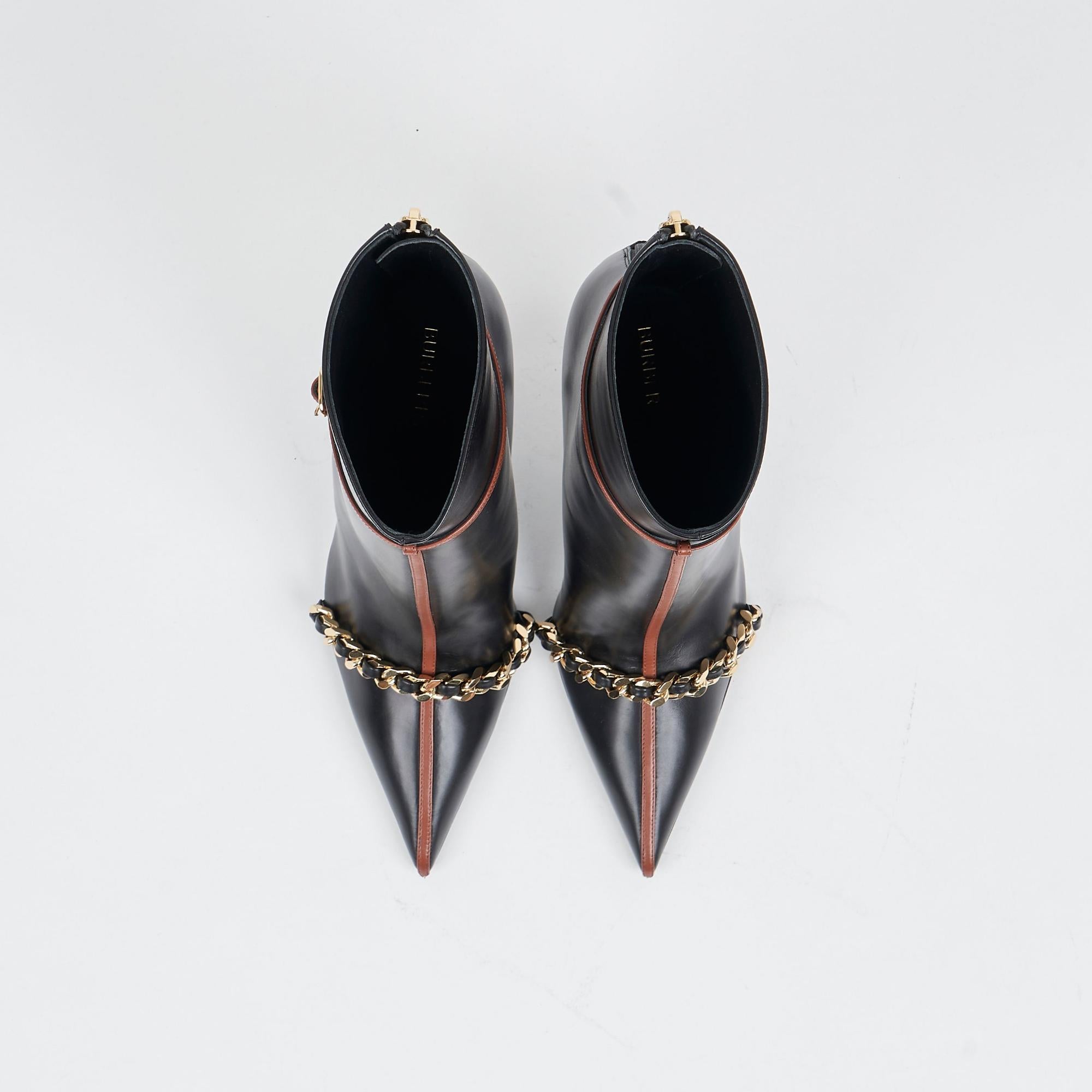 체인 트리밍 레더 포인트 토 부츠