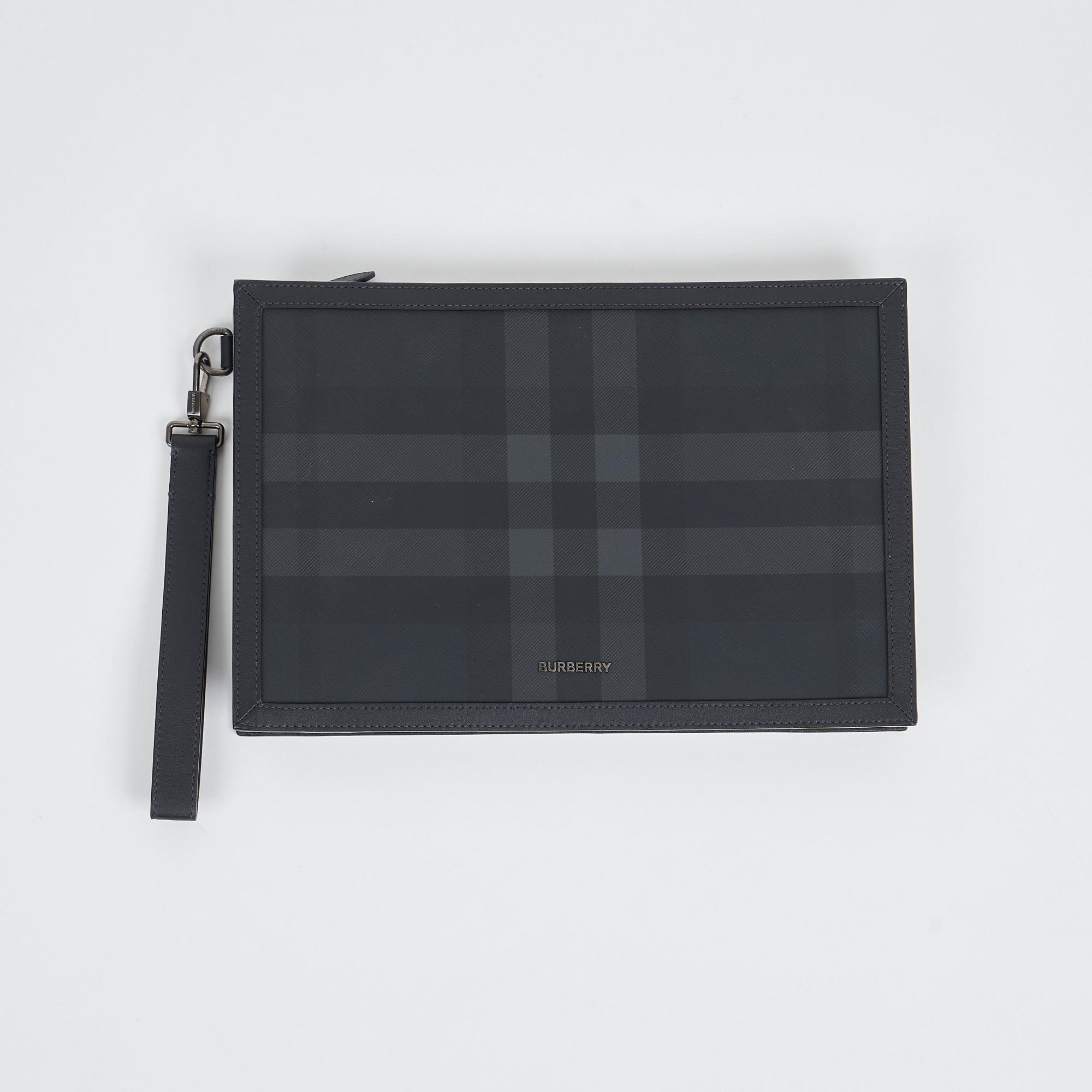 차콜 체크 레더 지퍼 파우치