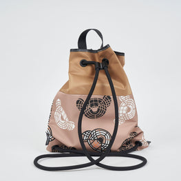 토마스 베어 프린트 나일론 드로스트링 백팩