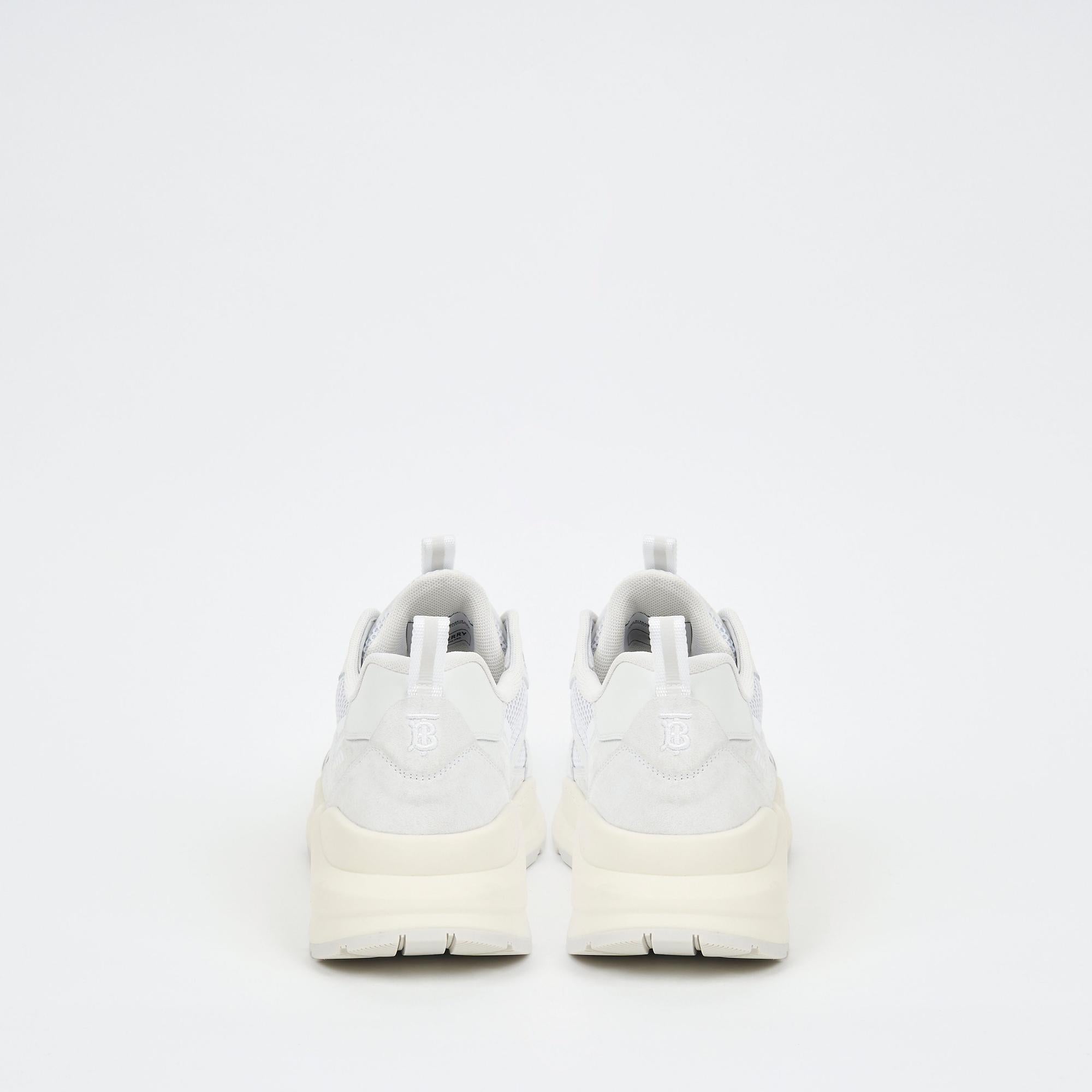 로고 엠보싱 레더 스웨이드 메시 스니커즈