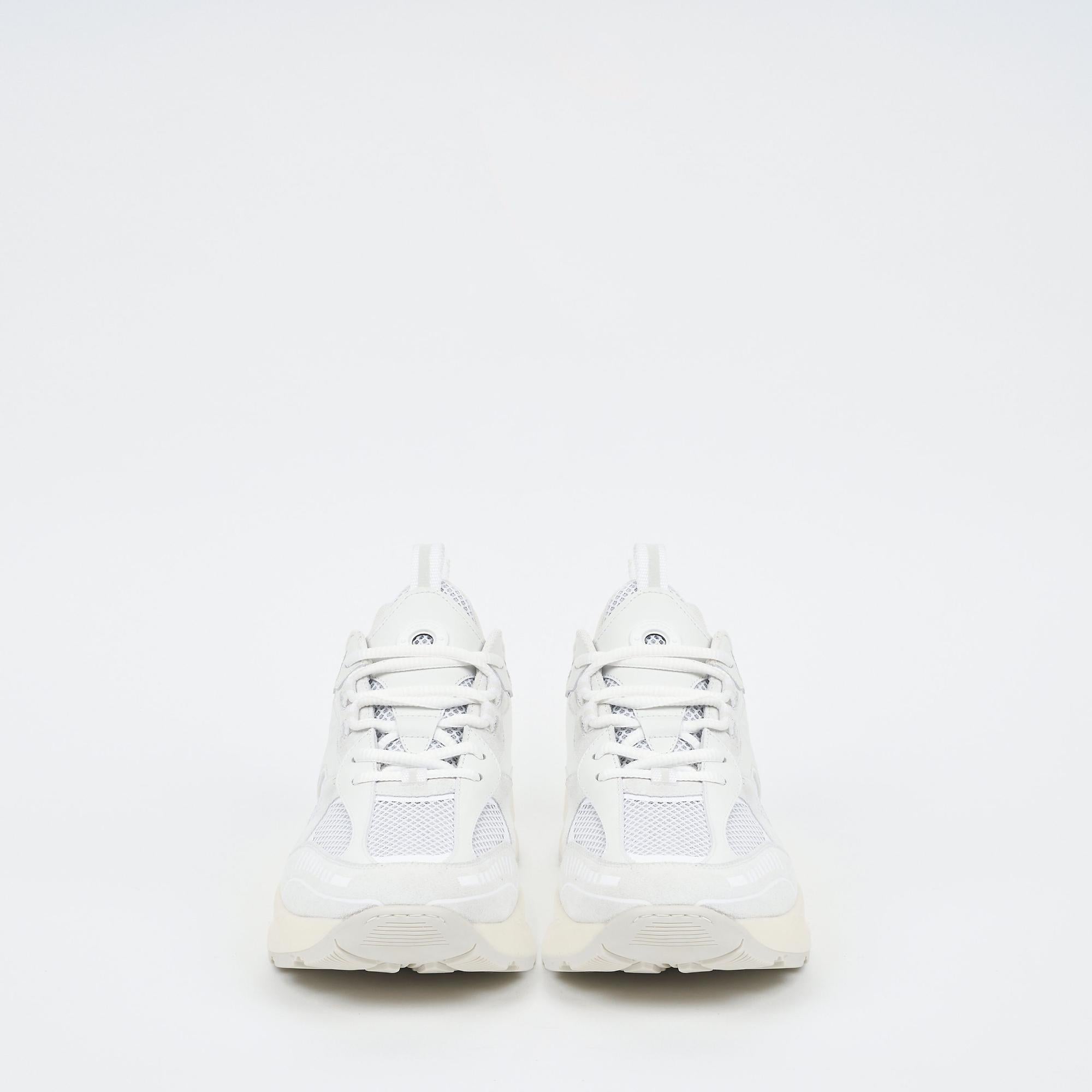 로고 엠보싱 레더 스웨이드 메시 스니커즈