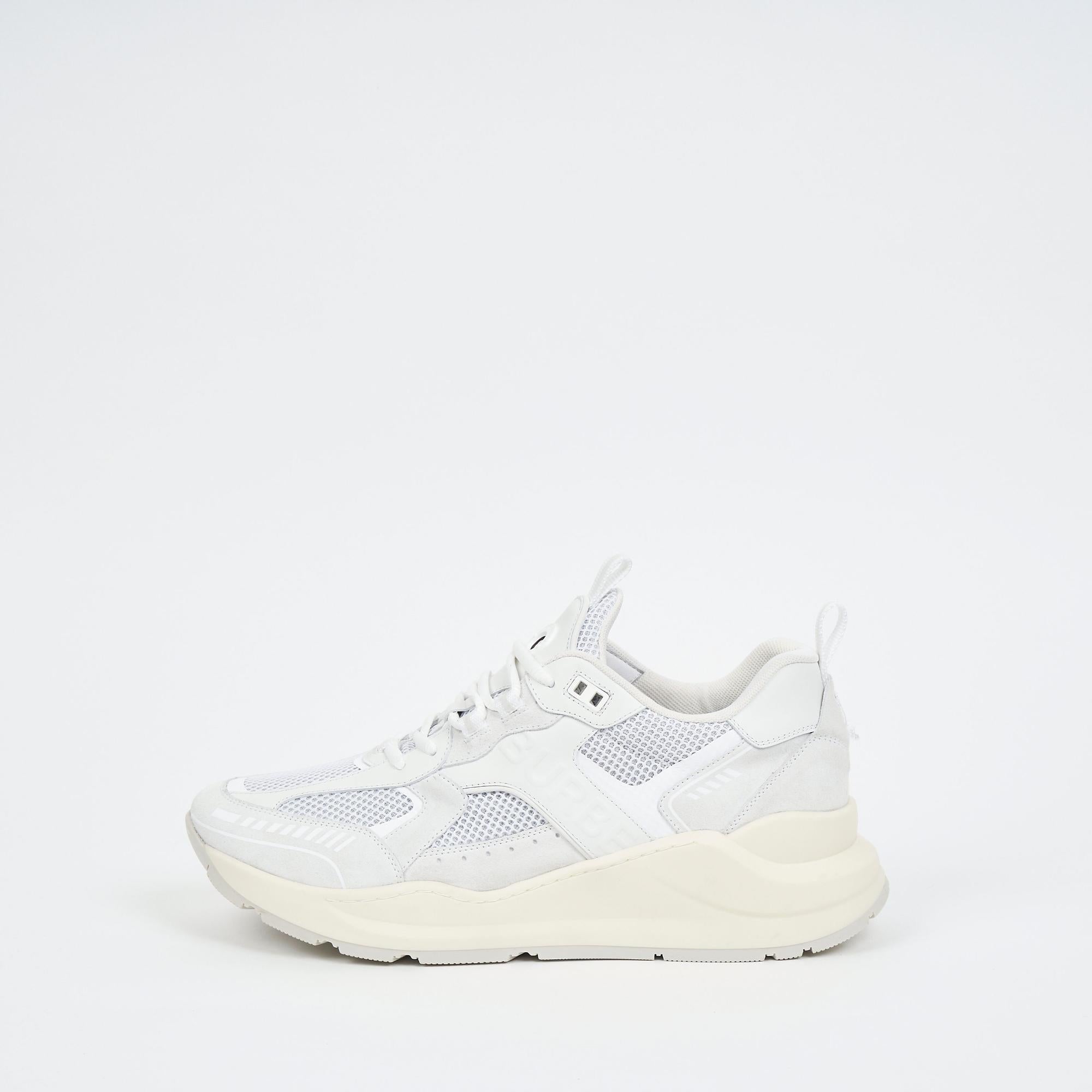 로고 엠보싱 레더 스웨이드 메시 스니커즈