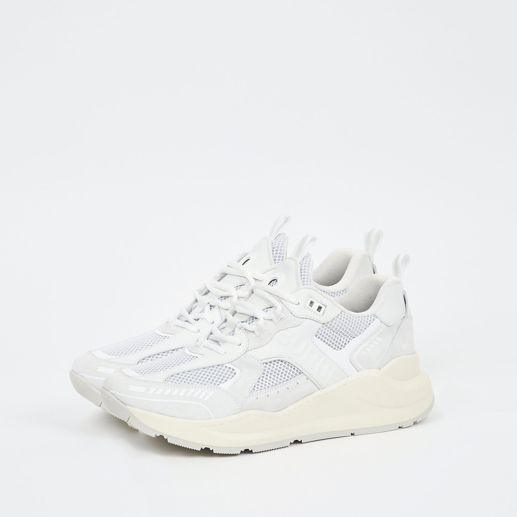 로고 엠보싱 레더 스웨이드 메시 스니커즈