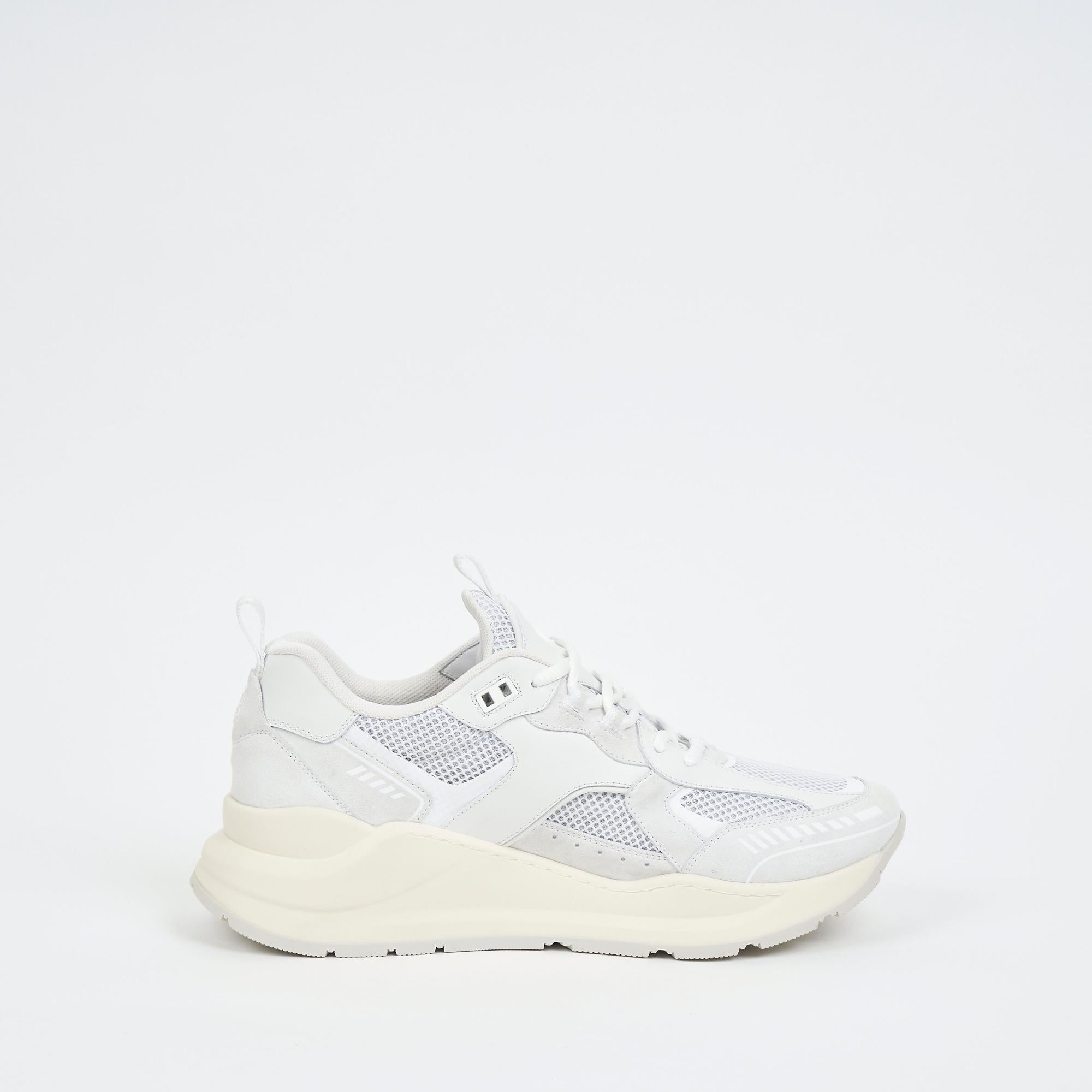 로고 엠보싱 레더 스웨이드 메시 스니커즈