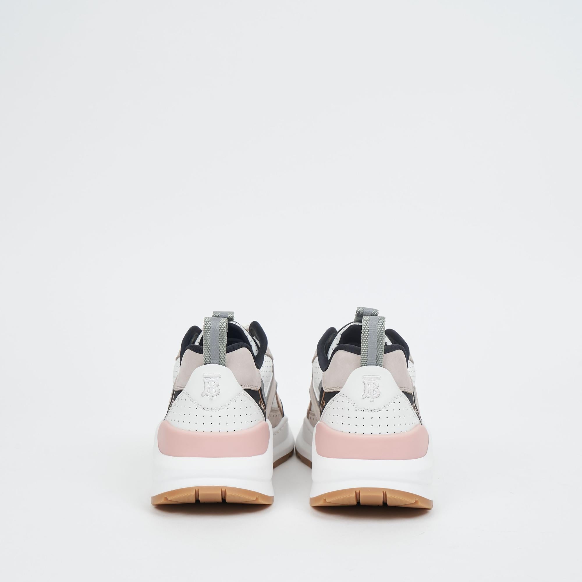 로고 엠보싱 레더 나일론 스니커즈