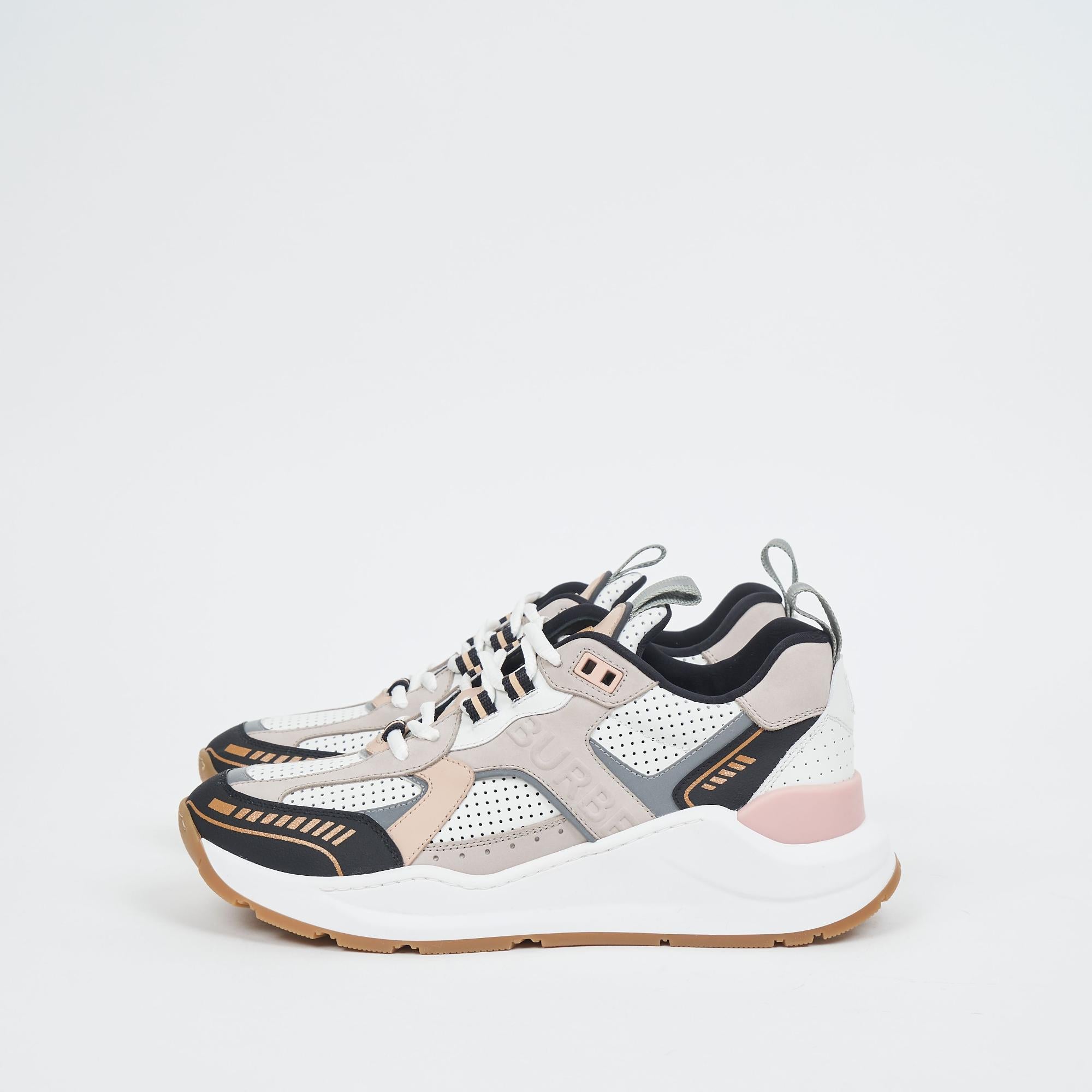 로고 엠보싱 레더 나일론 스니커즈