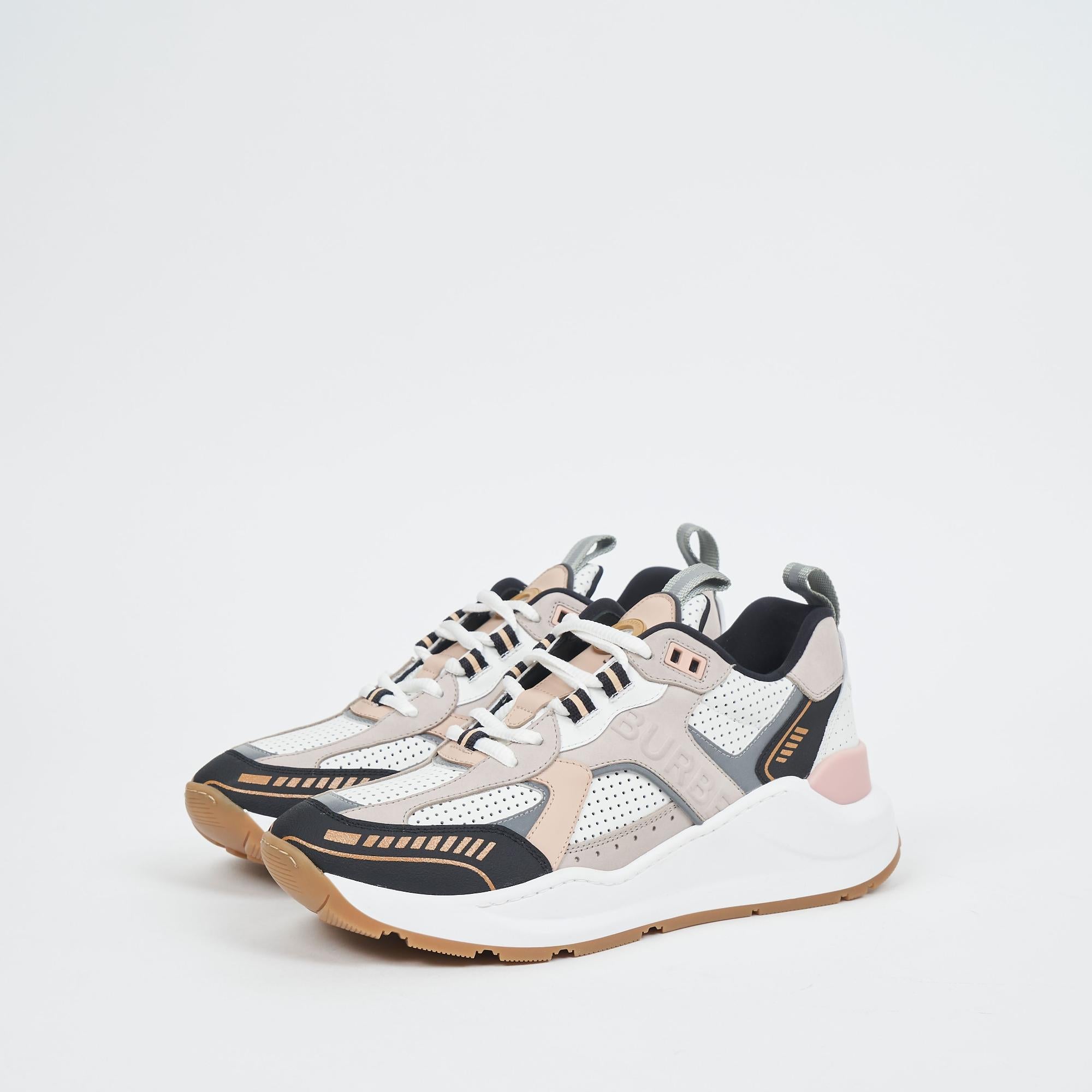 로고 엠보싱 레더 나일론 스니커즈