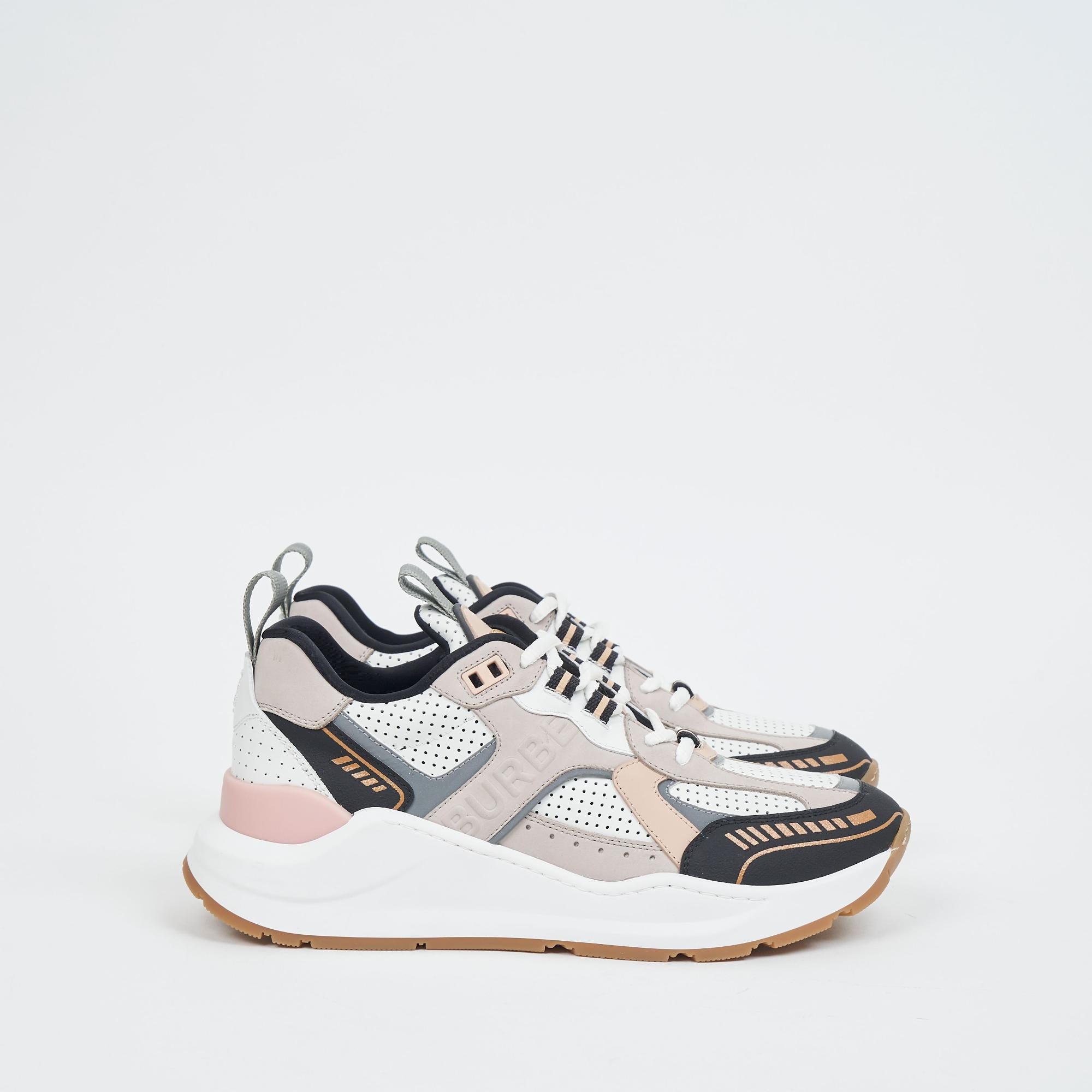 로고 엠보싱 레더 나일론 스니커즈