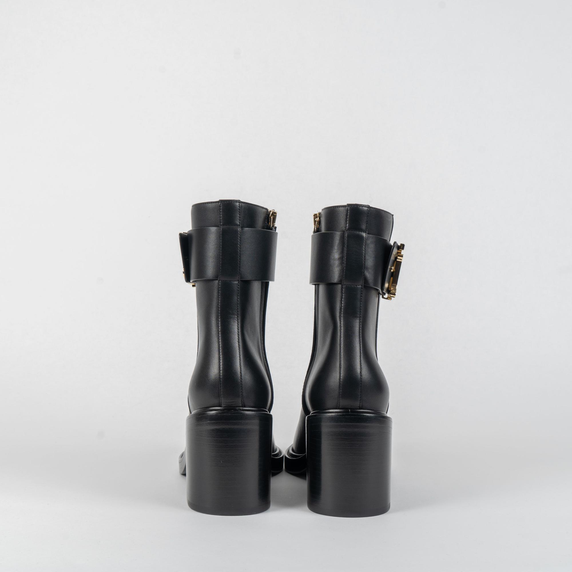 모노그램 모티프 레더 블록 힐 부츠