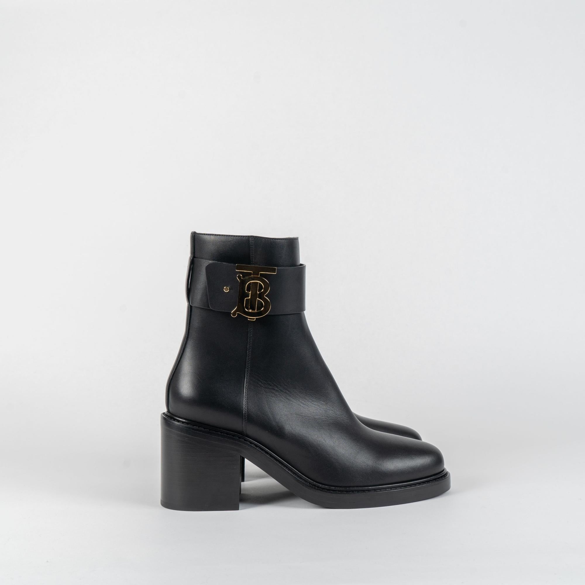 모노그램 모티프 레더 블록 힐 부츠