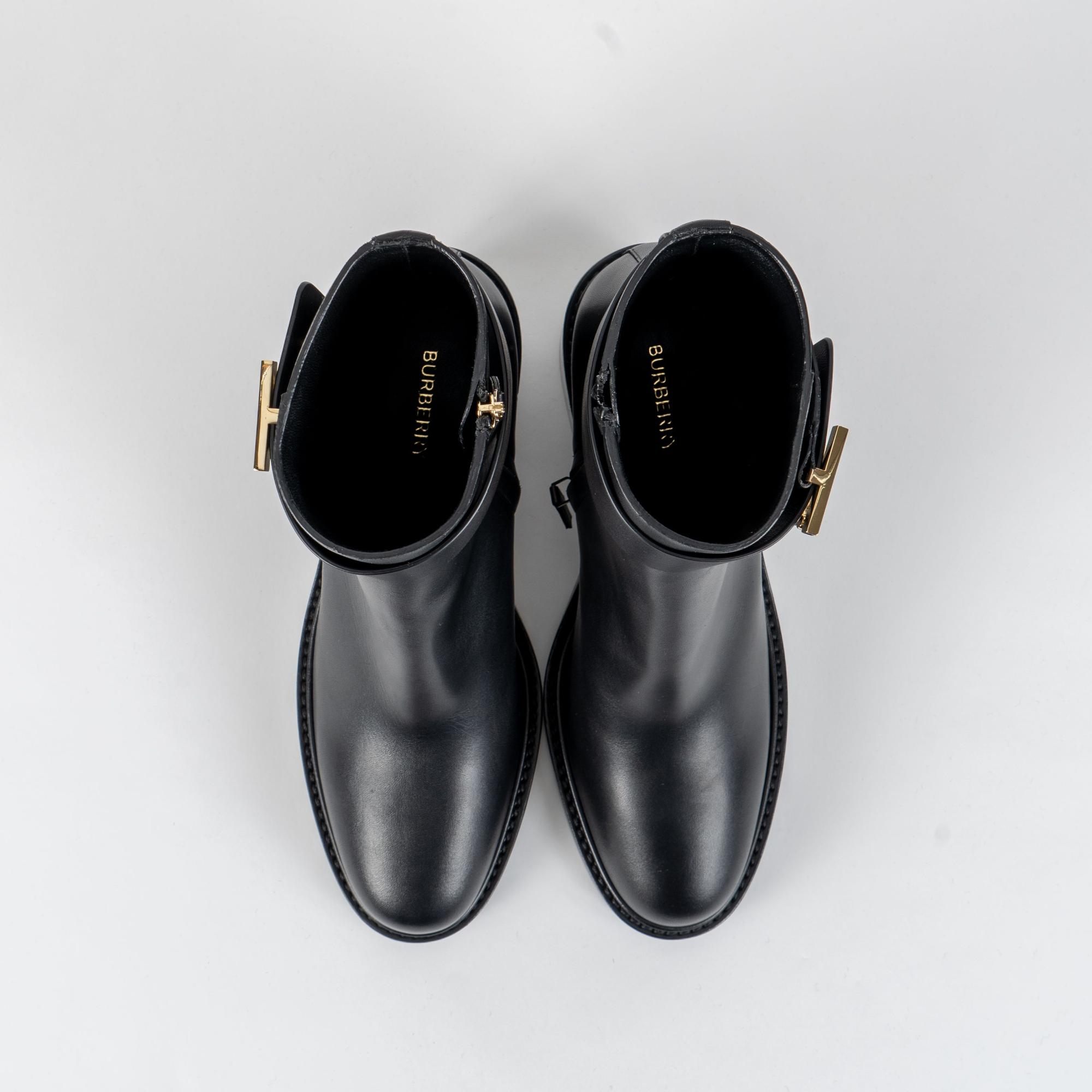 모노그램 모티프 레더 블록 힐 부츠