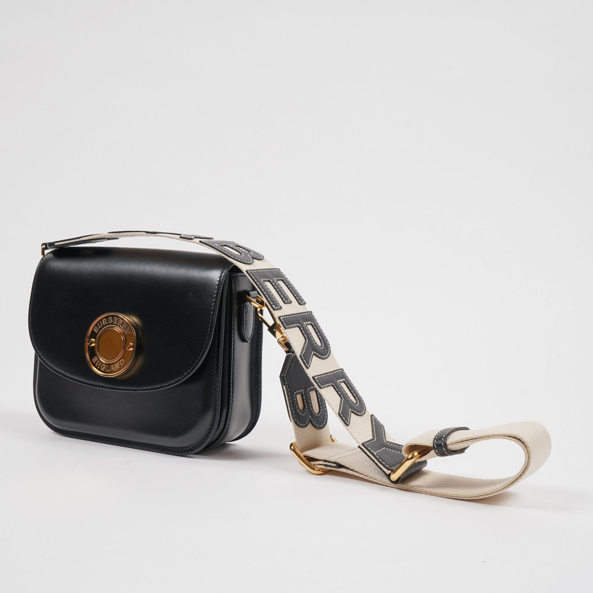 로고 디테일 레더 백 스트랩