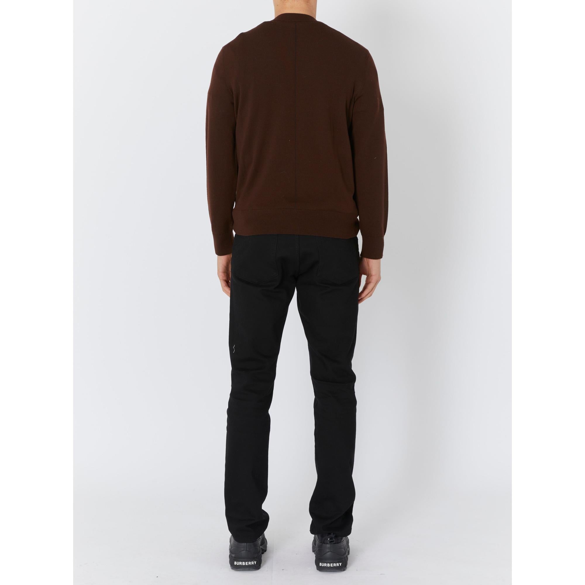 울소재의 크루넥의 베이직한 실루엣의 남성 니트웨어