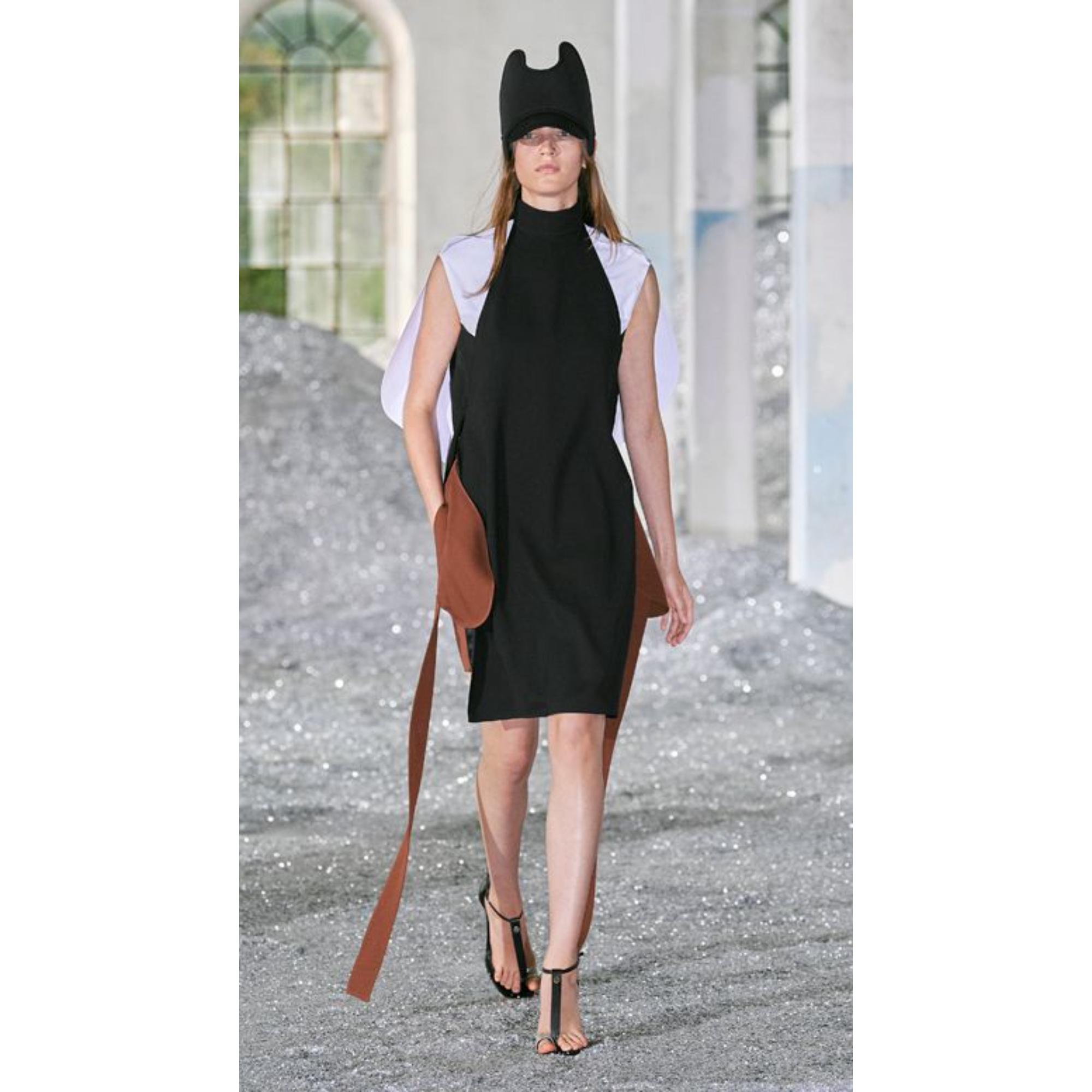 케이프 디테일 지오메트릭 인타르시아 슬리브리스 셔츠