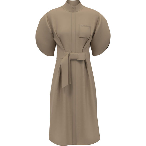 가벼운 리오셀 소재의 여성 드레스로, 일상생활에서 활용이 가능한 편안한 실루엣의 여성 드레스