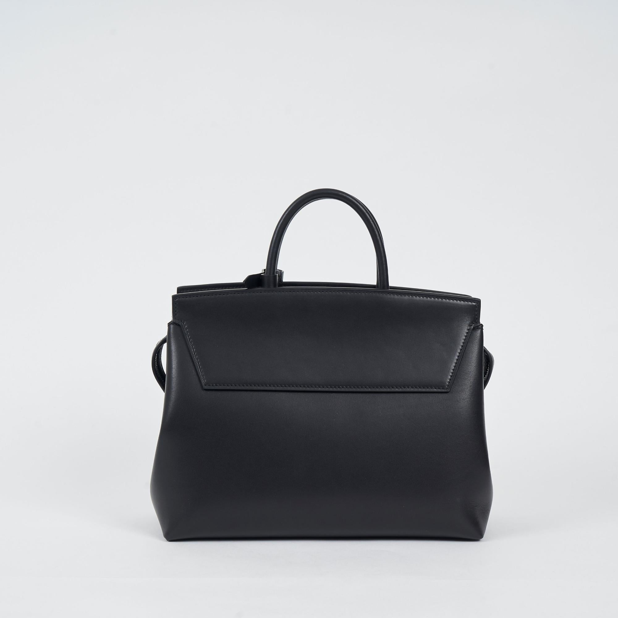 레더 미디엄 캐서린 백