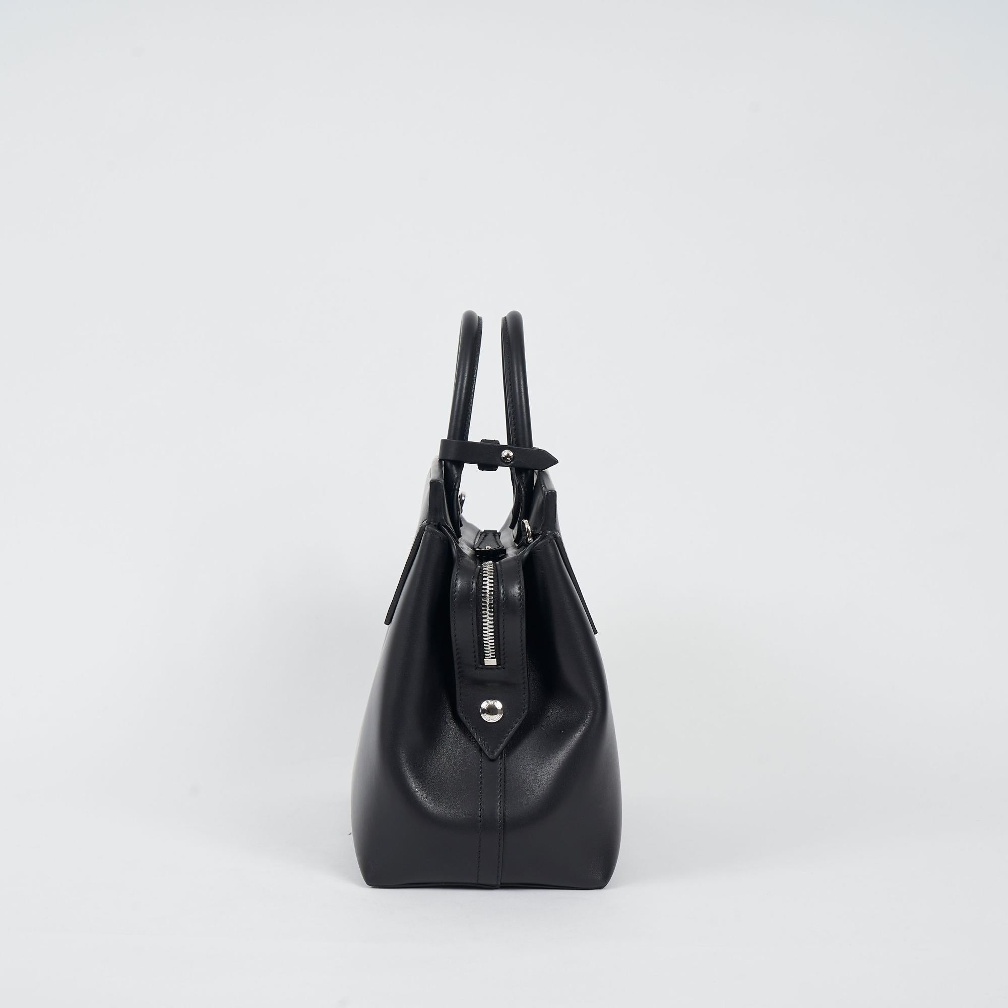 레더 미디엄 캐서린 백