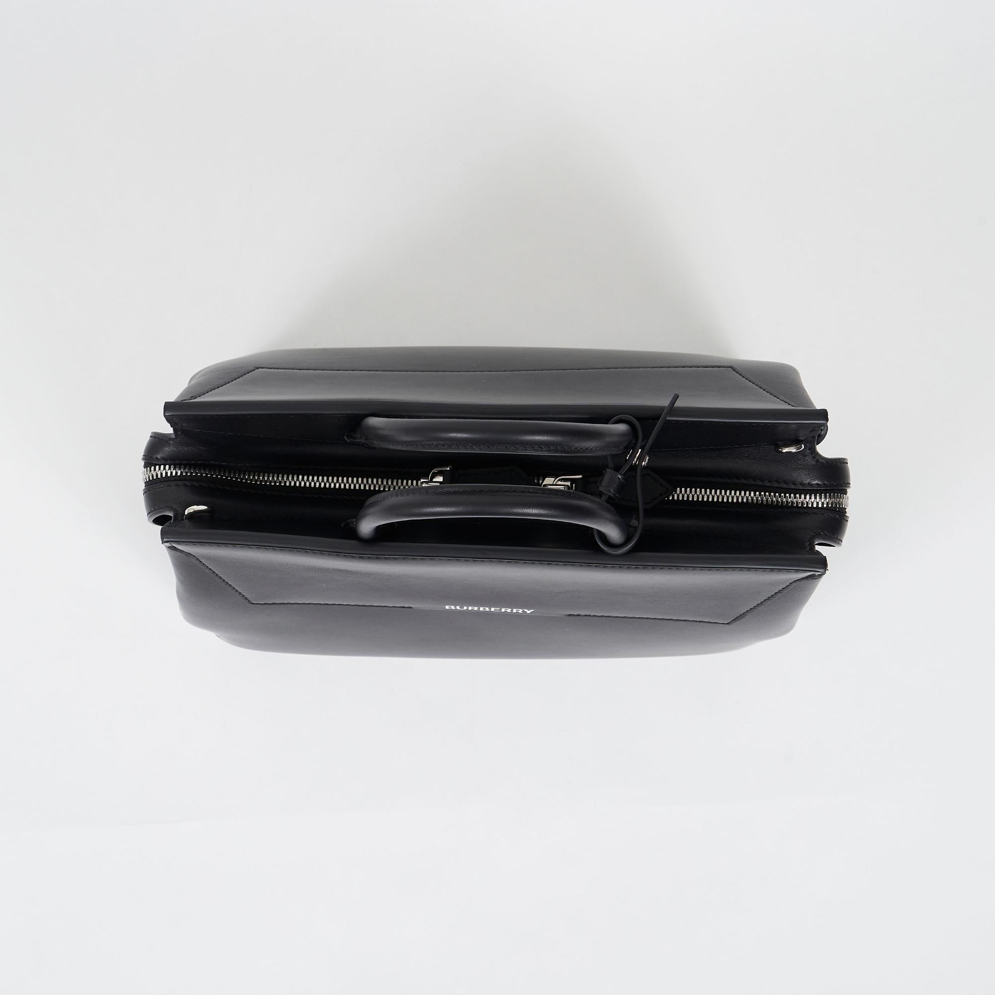 레더 미디엄 캐서린 백