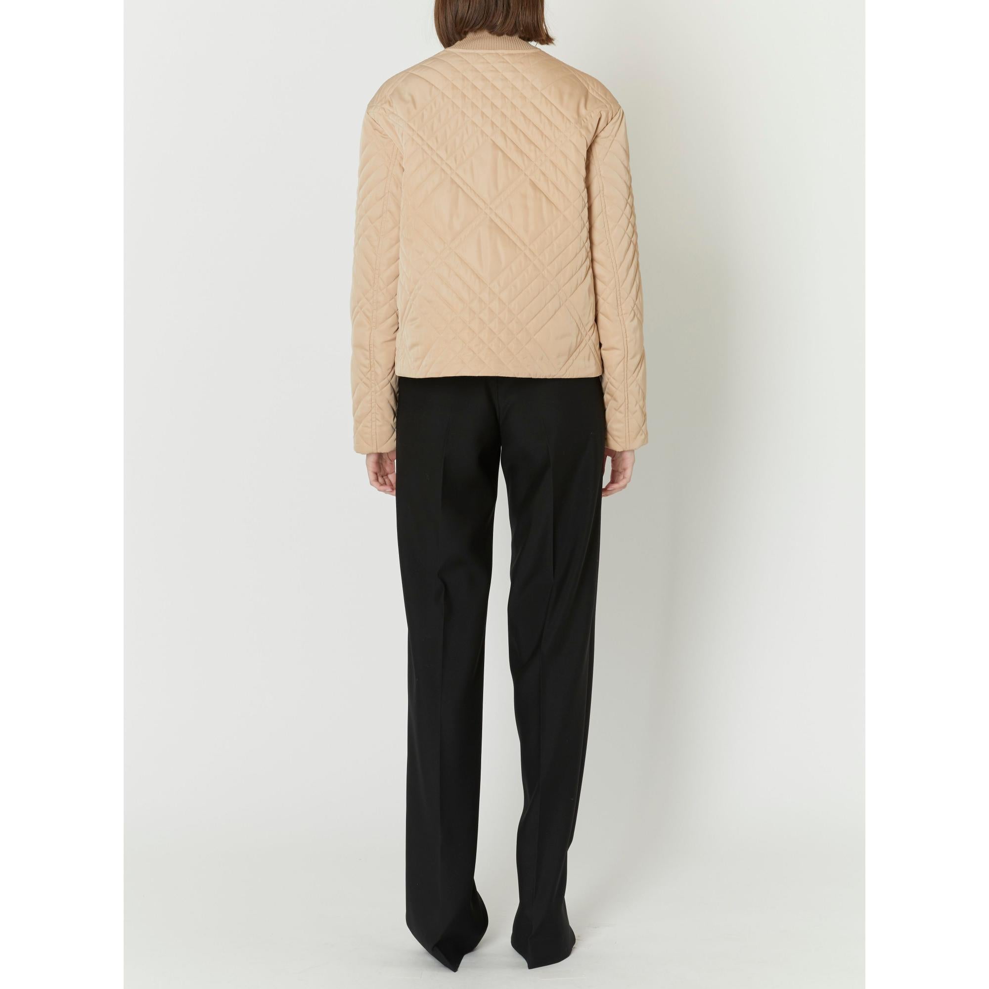 로고 디테일 라이트 퀼팅 재킷